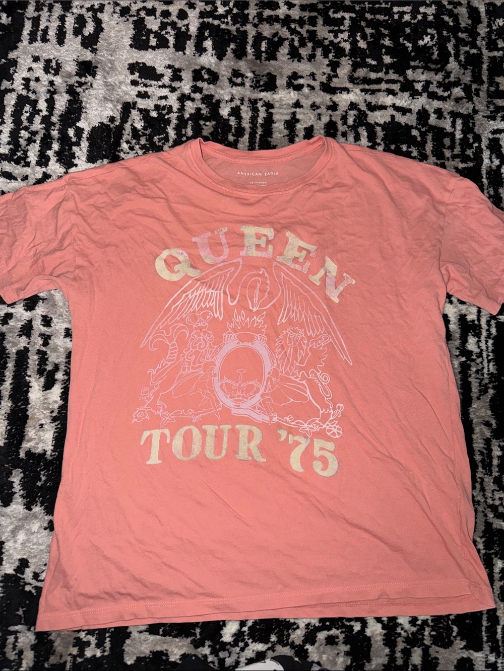 American Eagle Outfitters Coral Pink Queen Tour '75 Graphic Tee
